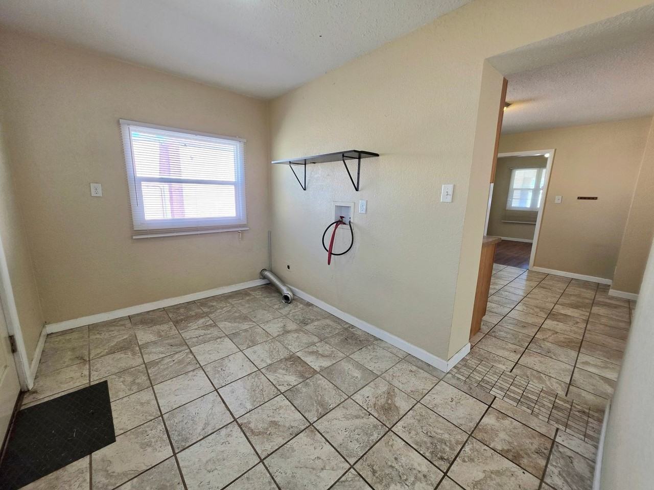 1411 E Orman Ave - Photo 4 of 12