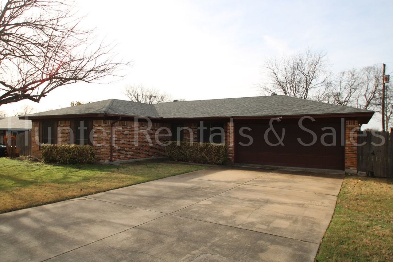 1604 Donna Ave - Photo 2 of 25