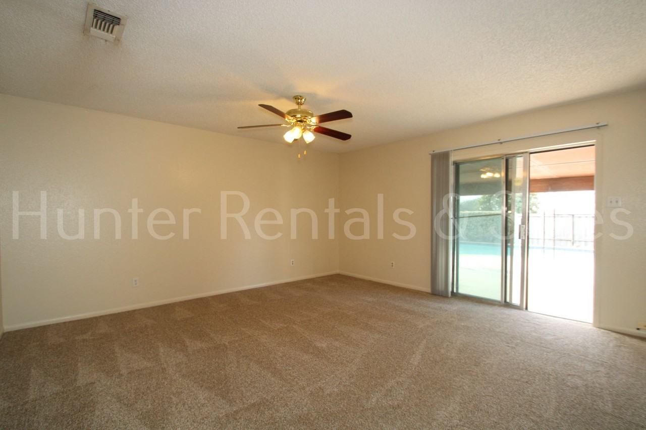 1604 Donna Ave - Photo 3 of 25