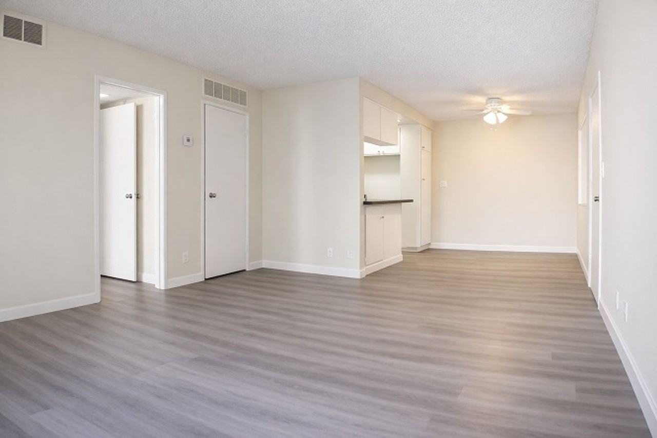 Courtland Arms Apartments - Photo 3 of 22