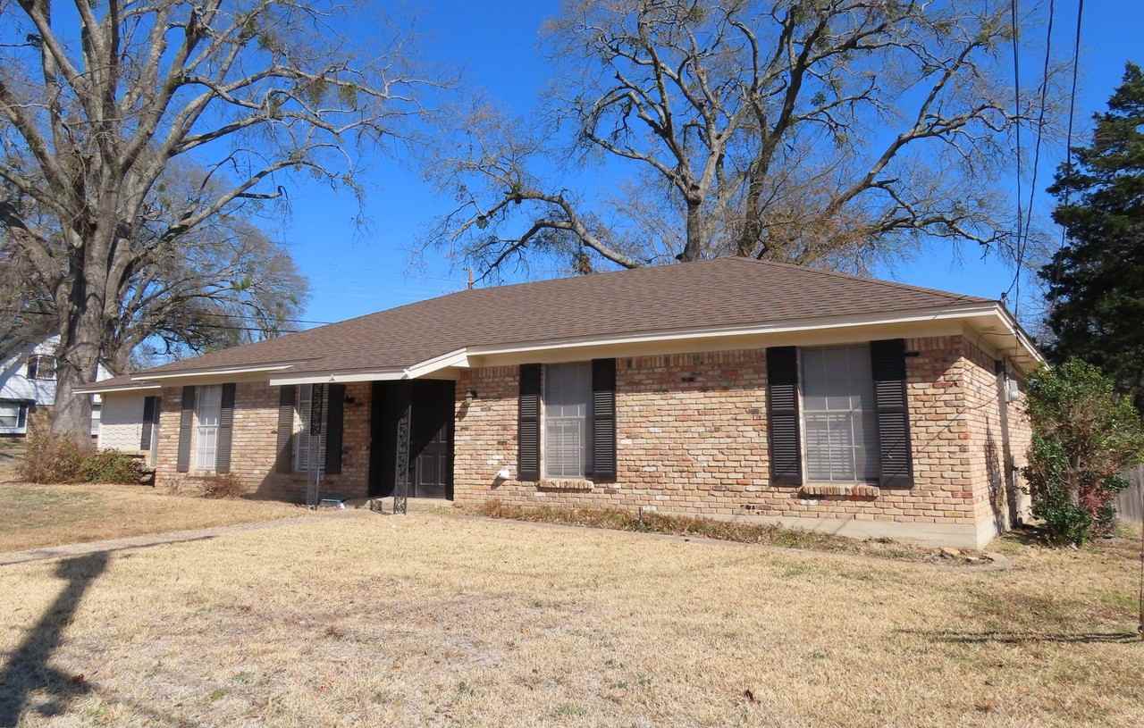 3800 Brookwood Dr - Photo 3 of 34