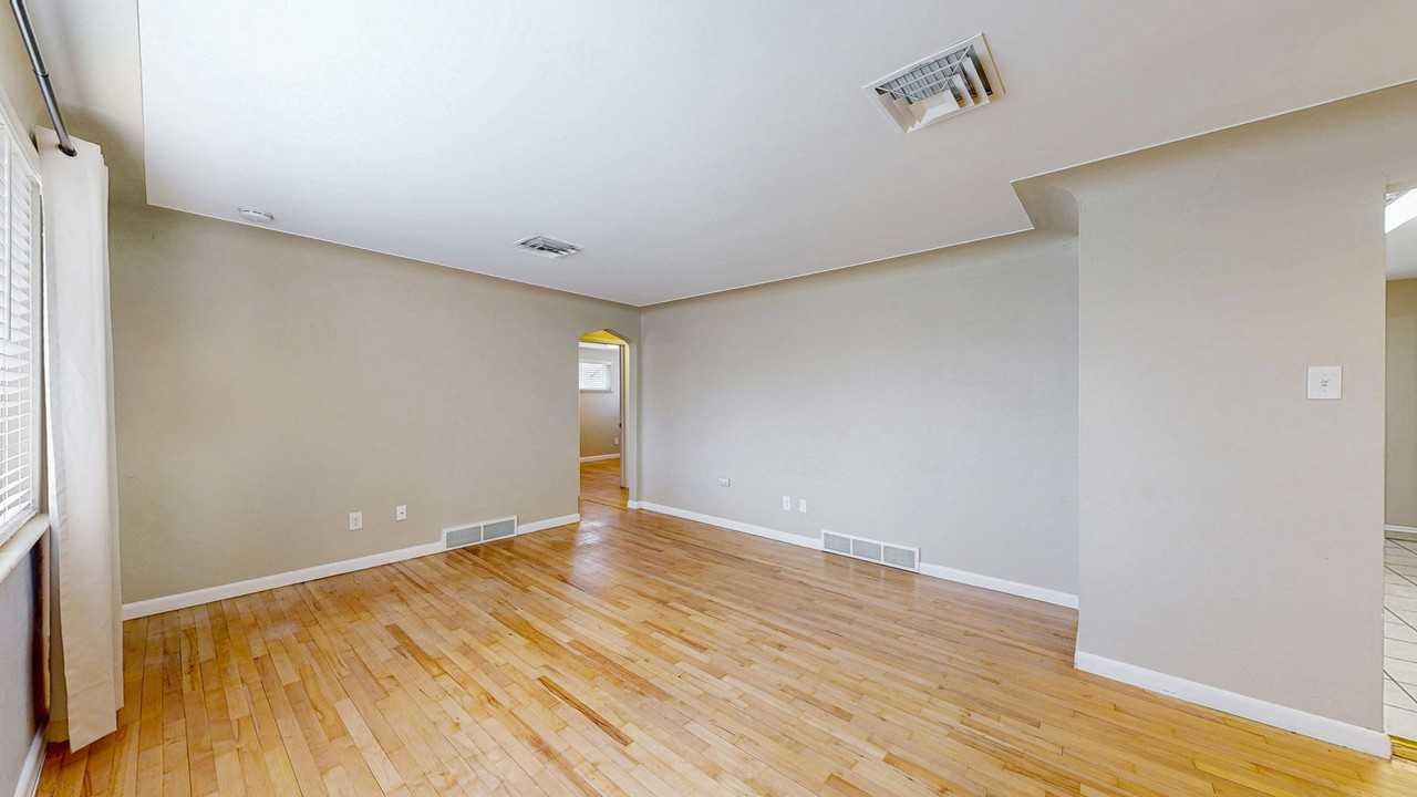 1672 S Benton St - Photo 3 of 39