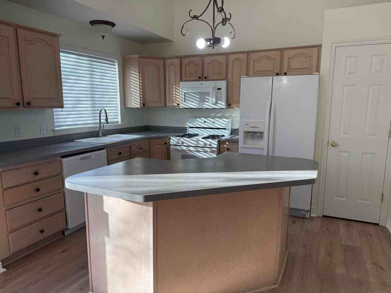 13676 S Premier Ln - Photo 2 of 22