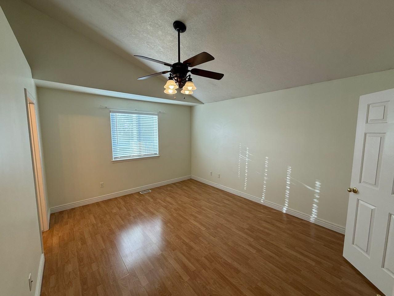 13676 S Premier Ln - Photo 5 of 22