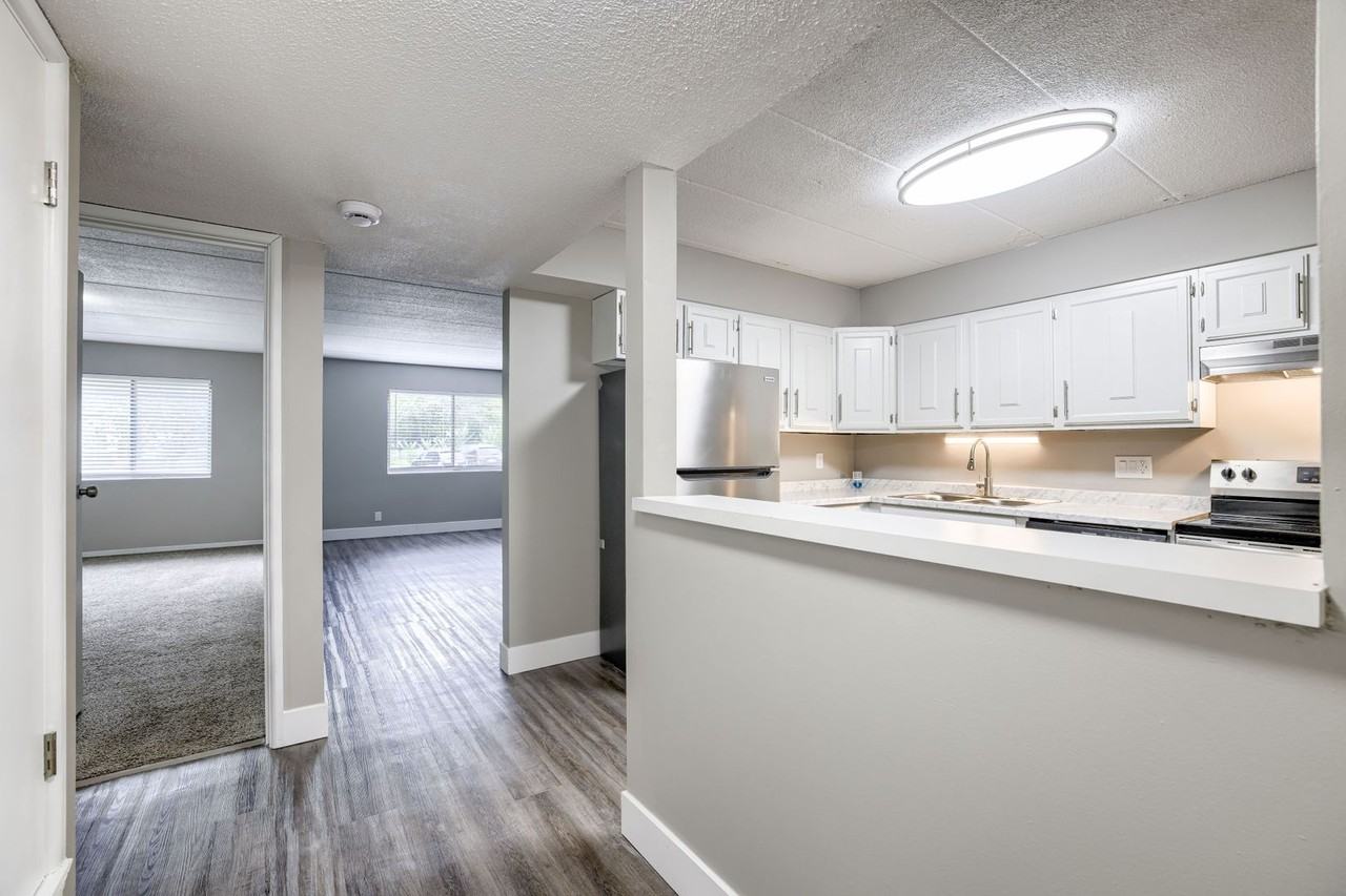 Meadowlark Apts - Photo 5 of 16