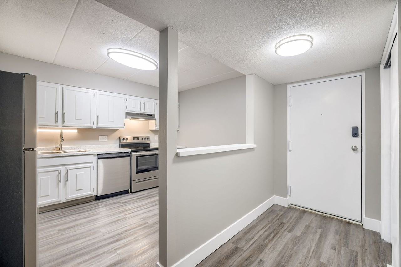 Meadowlark Apts - Photo 6 of 16