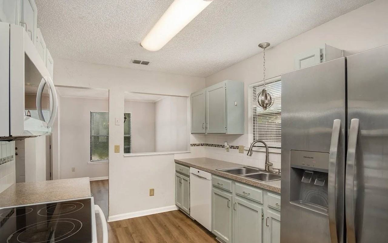 7945 Amandas Crossing Dr E - Photo 4 of 13