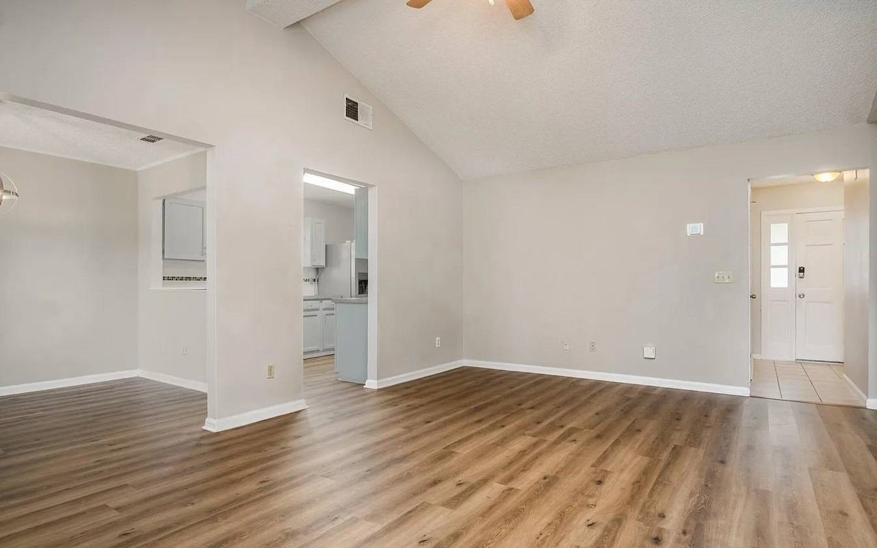 7945 Amandas Crossing Dr E - Photo 5 of 13