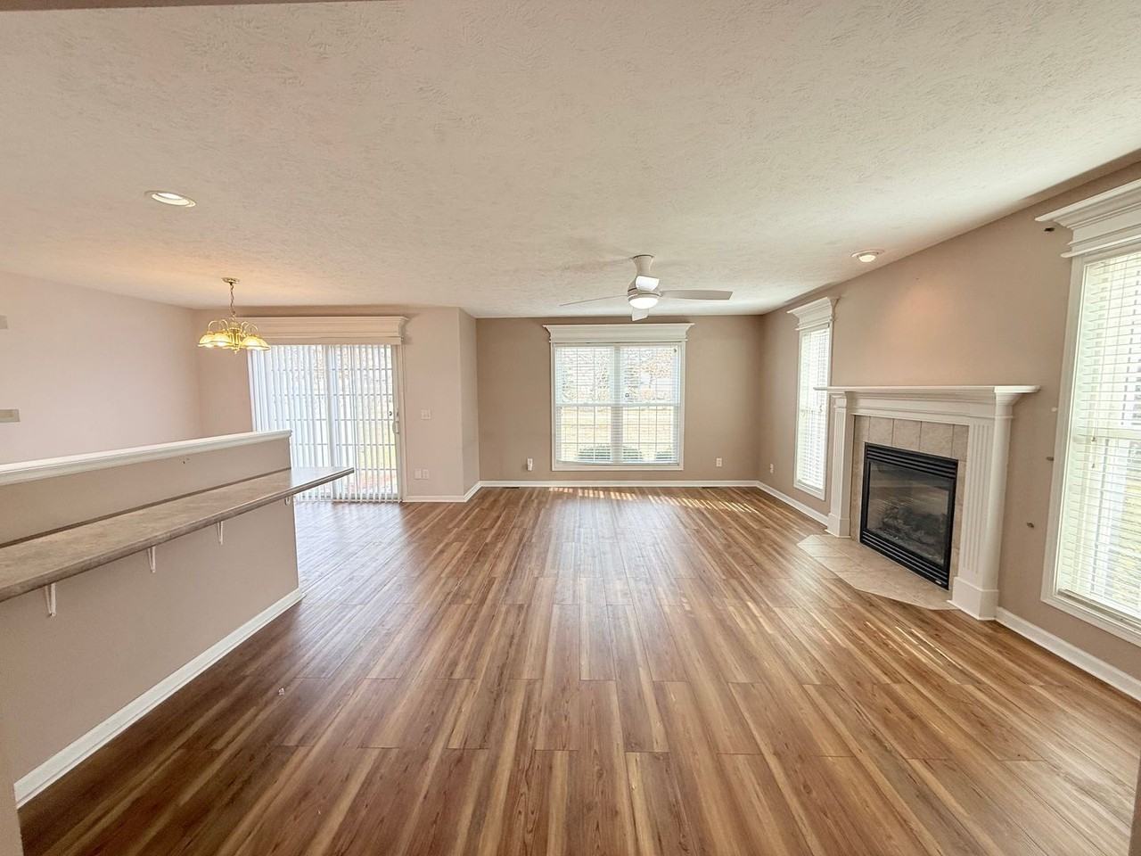 1220 Onyx Ln - Photo 2 of 24