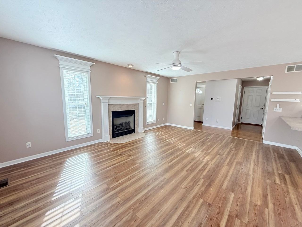 1220 Onyx Ln - Photo 3 of 24