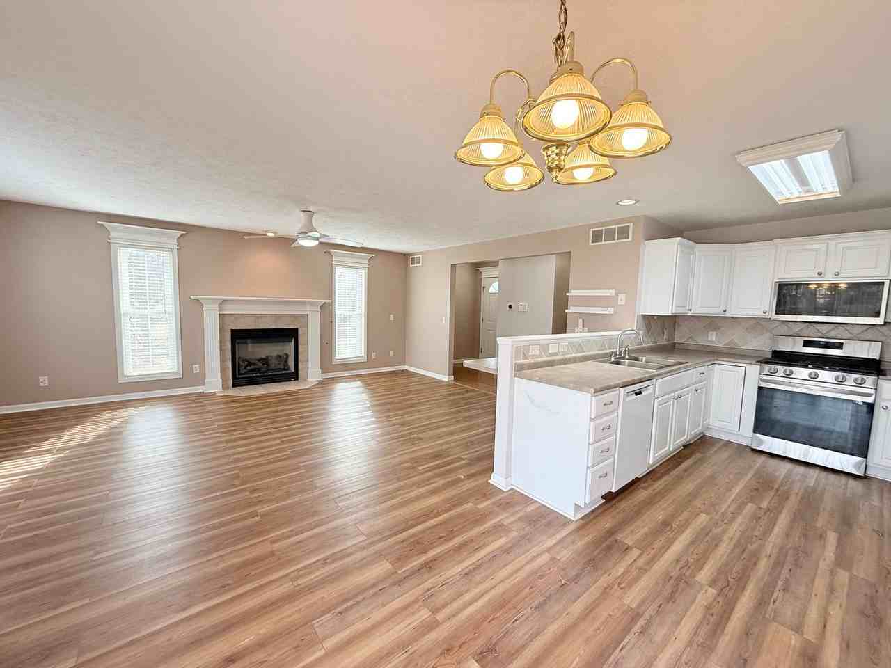 1220 Onyx Ln - Photo 4 of 24