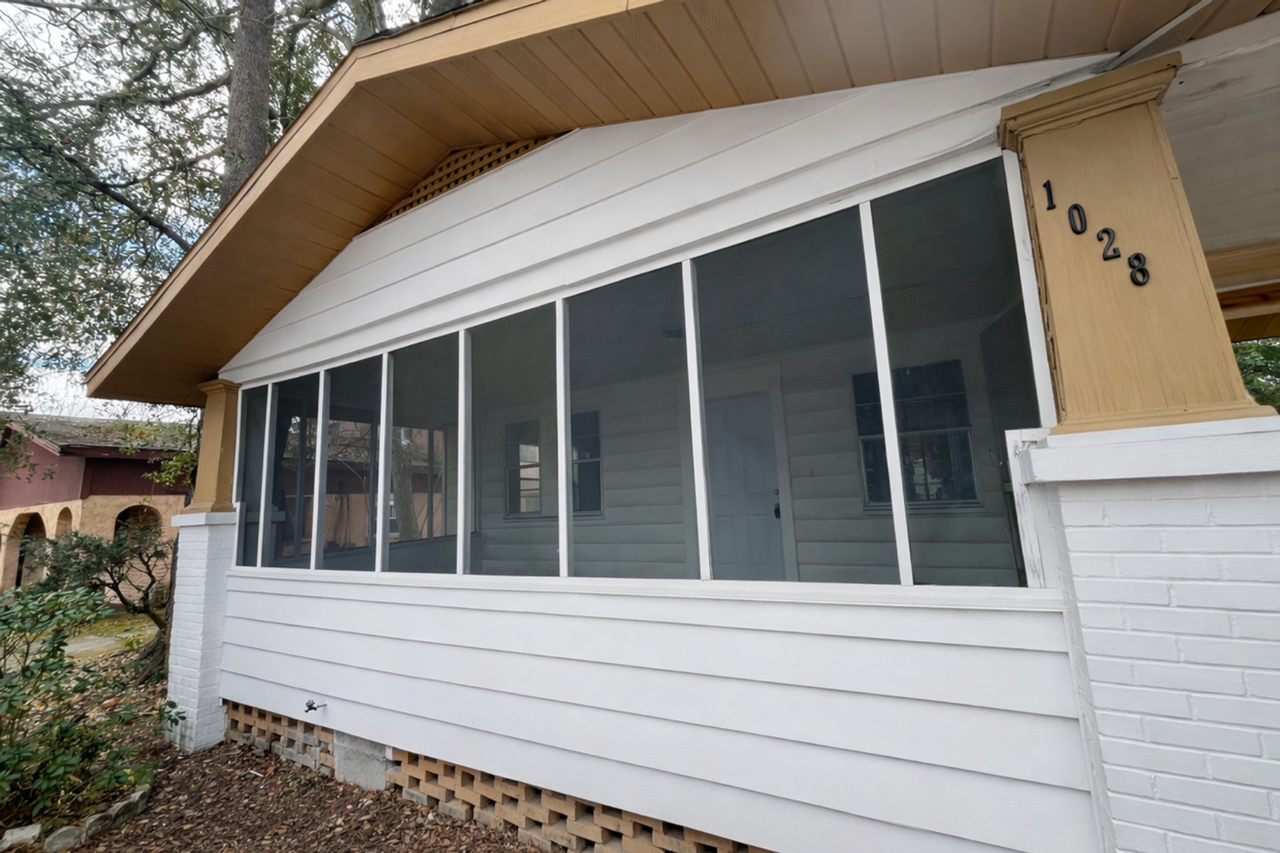 1028 W 11th St - Photo 2 of 7