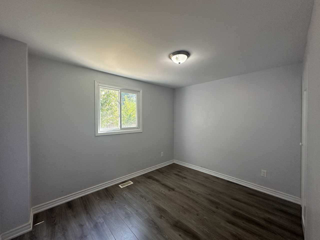 427 Adelaide Ave W #2 - Photo 4 of 13