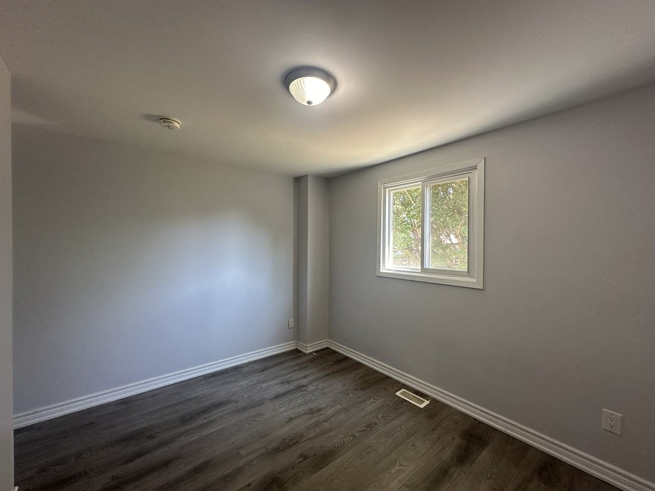 427 Adelaide Ave W #2 - Photo 5 of 13
