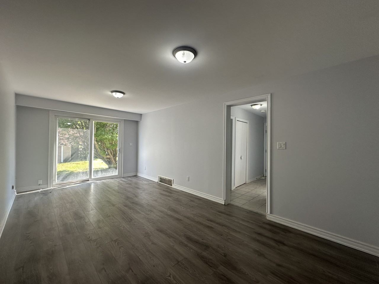 427 Adelaide Ave W #2 - Photo 7 of 13