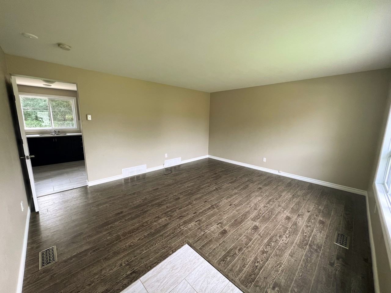 273 Denne Cres - Photo 2 of 14