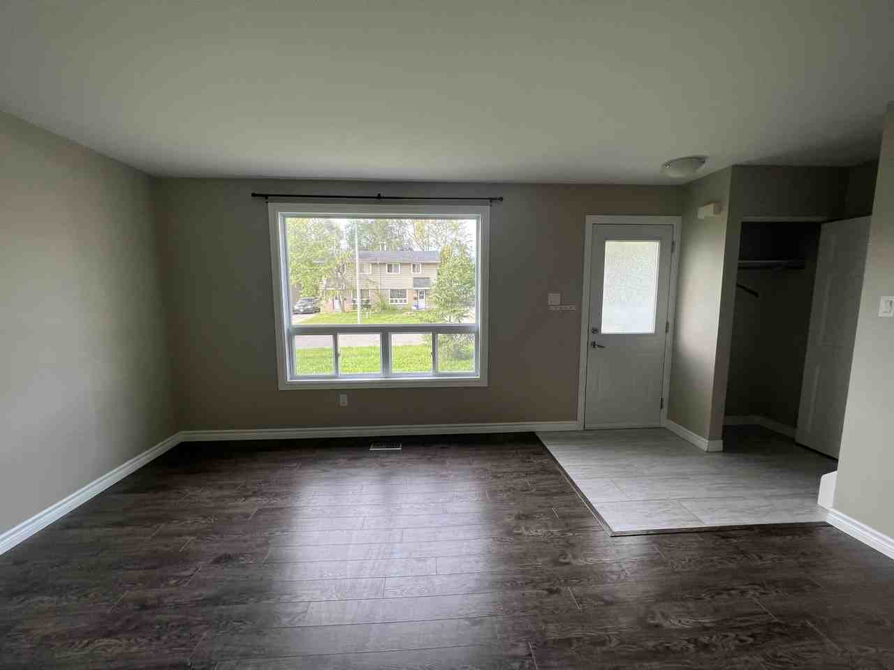 273 Denne Cres - Photo 5 of 14