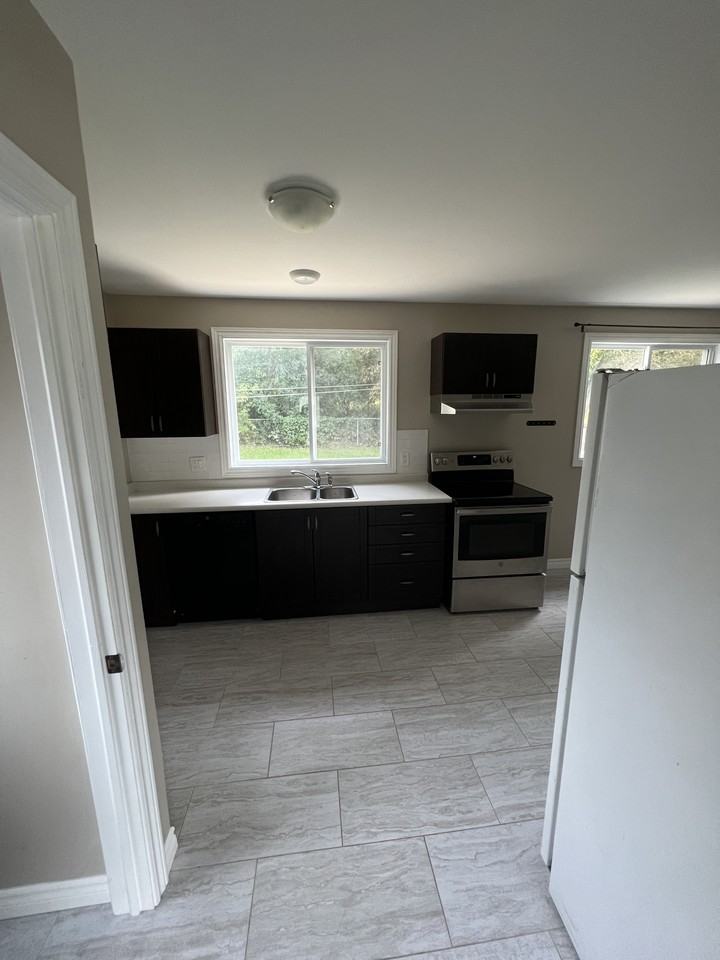 273 Denne Cres - Photo 6 of 14