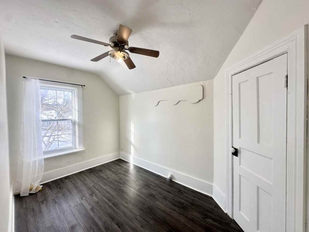 74 Adelaide St S - Photo 2 of 18