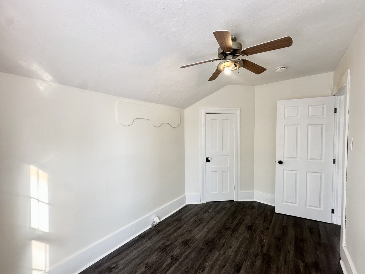 74 Adelaide St S - Photo 3 of 18