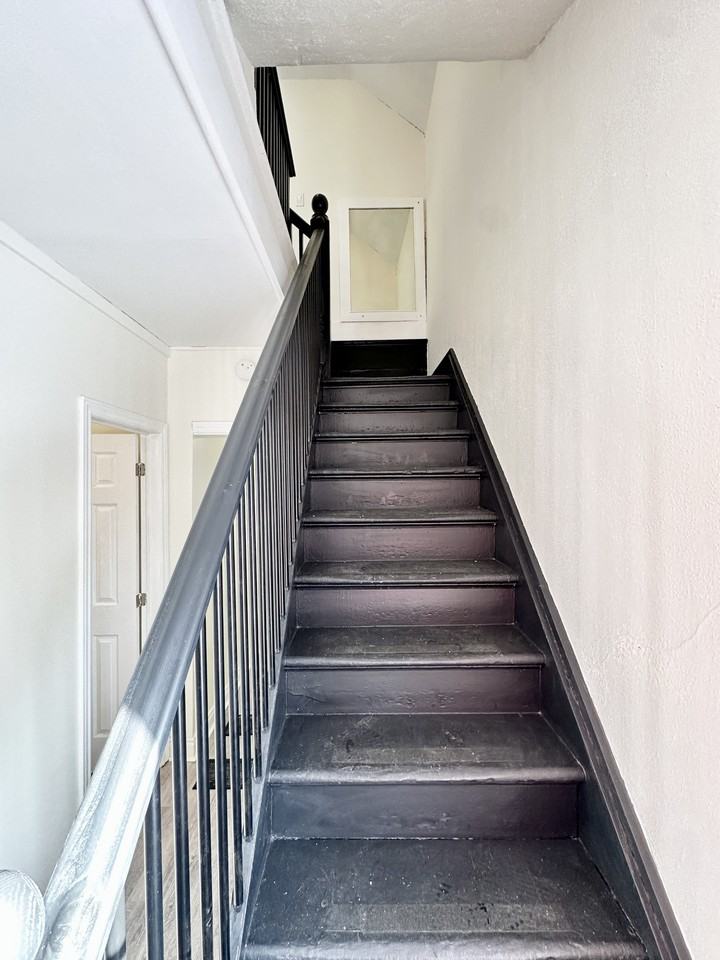 74 Adelaide St S - Photo 7 of 18