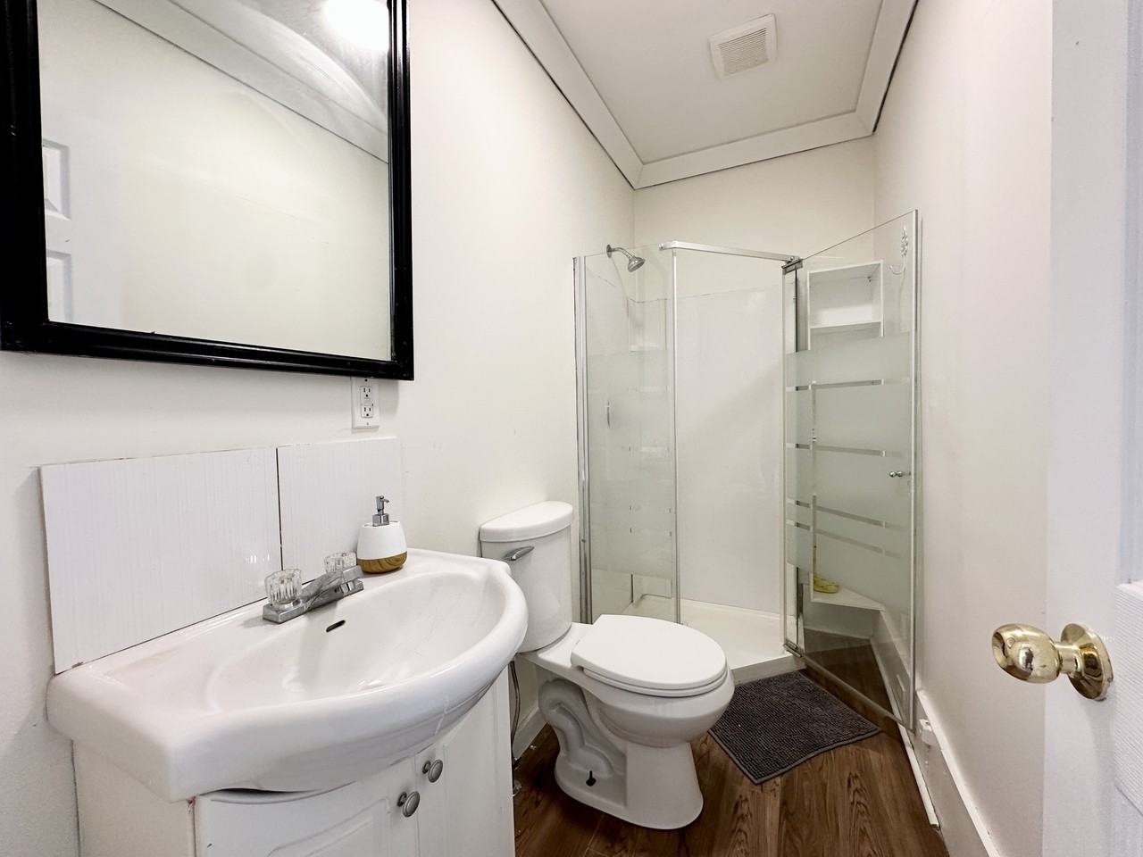74 Adelaide St S #R6 - Photo 6 of 15