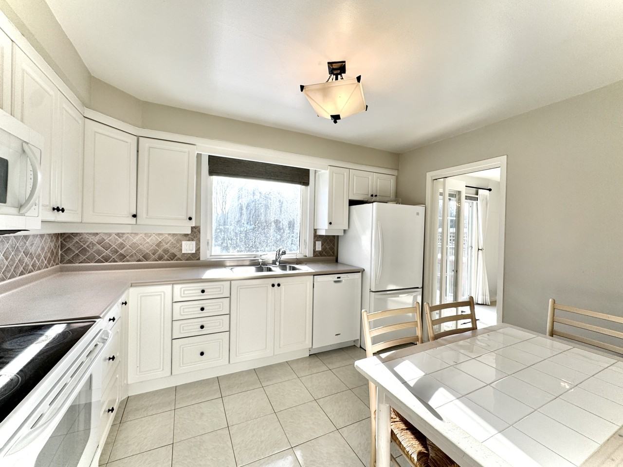 2294 Wyandotte Dr - Photo 2 of 26