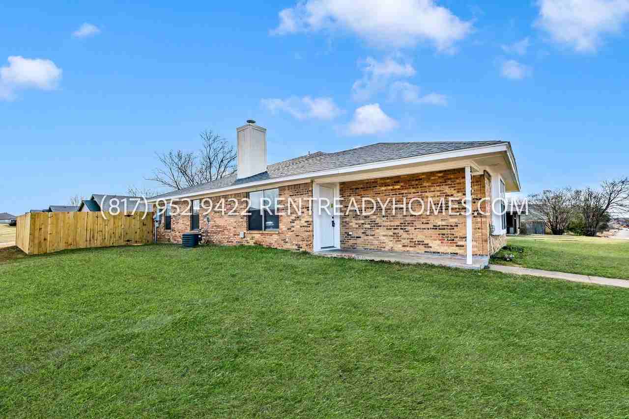 3338 Heritage Ln - Photo 3 of 21