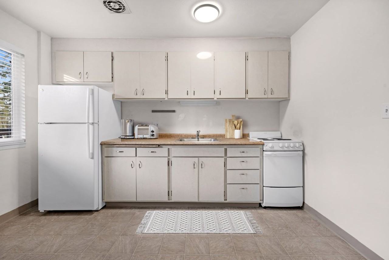 Pet-Friendly One- and Two-Bedroom Apartments in Edmonds - Photo 4 of 9