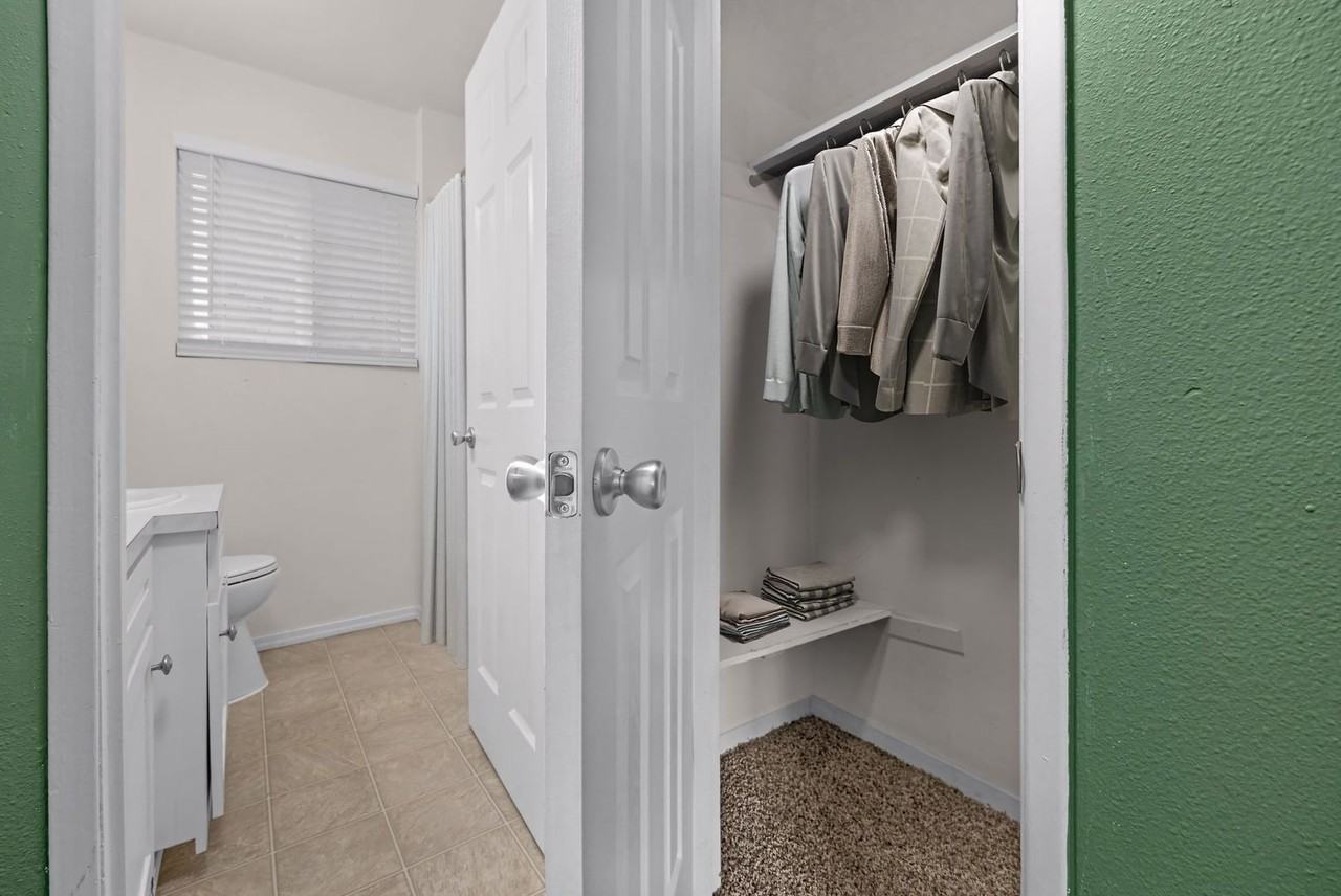 Pet-Friendly One- and Two-Bedroom Apartments in Edmonds - Photo 6 of 9