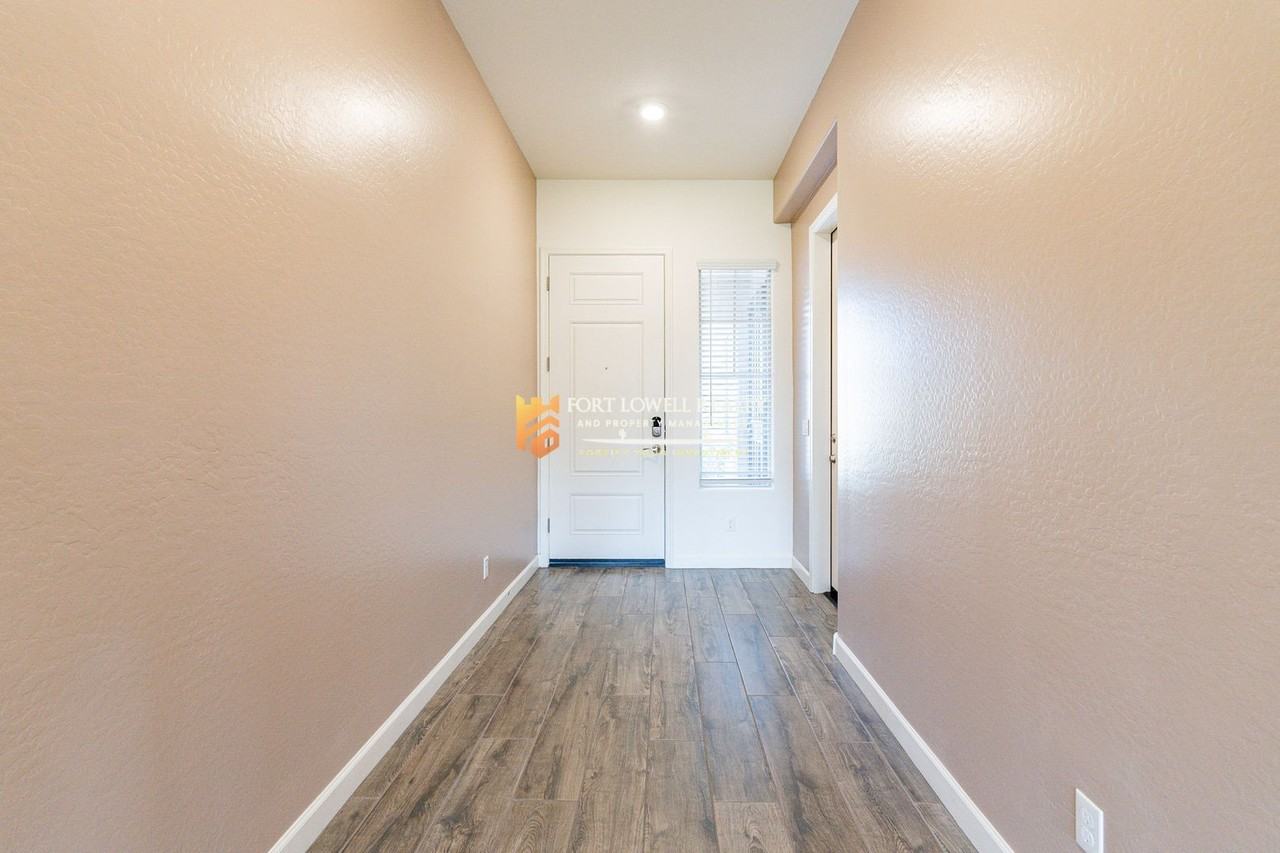 2811 W Pollack St - Photo 4 of 42