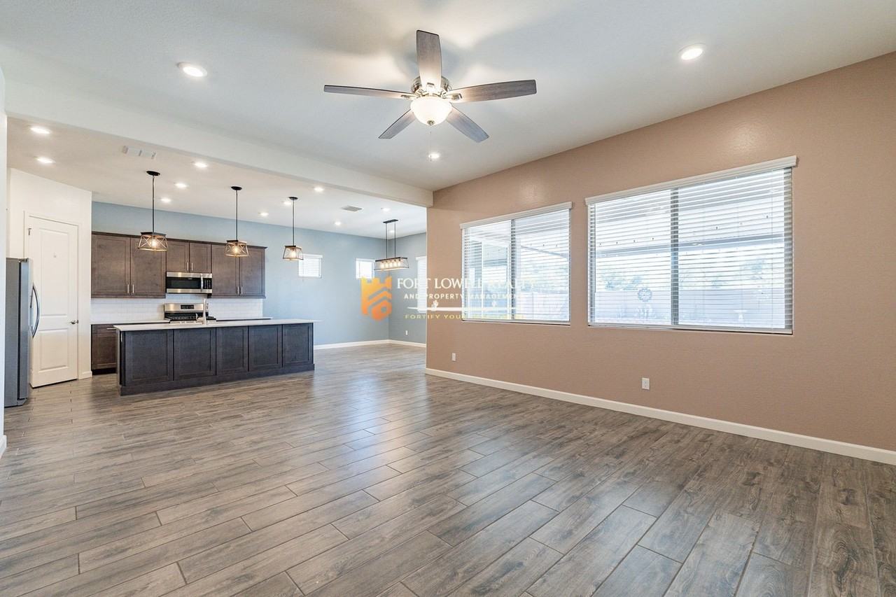 2811 W Pollack St - Photo 6 of 42