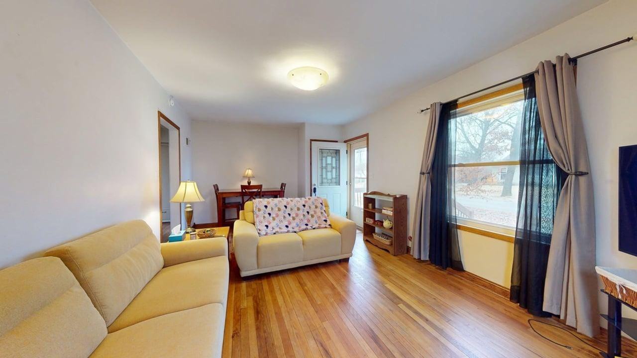 1110 Stafford Ave - Photo 2 of 11