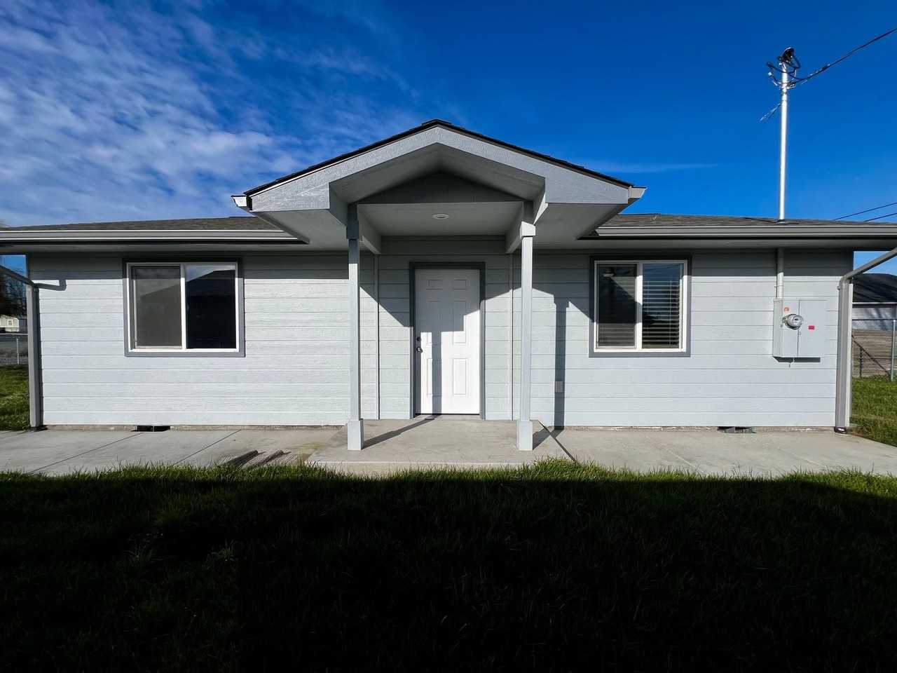 2005 Ledwich Ave - Photo 2 of 17