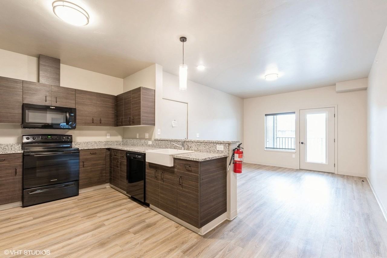 1950 Jefferson Blvd #307 - Photo 3 of 15