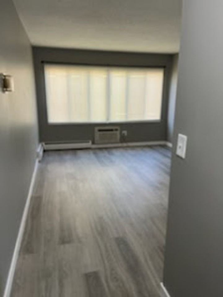 Grand - Photo 2 of 3