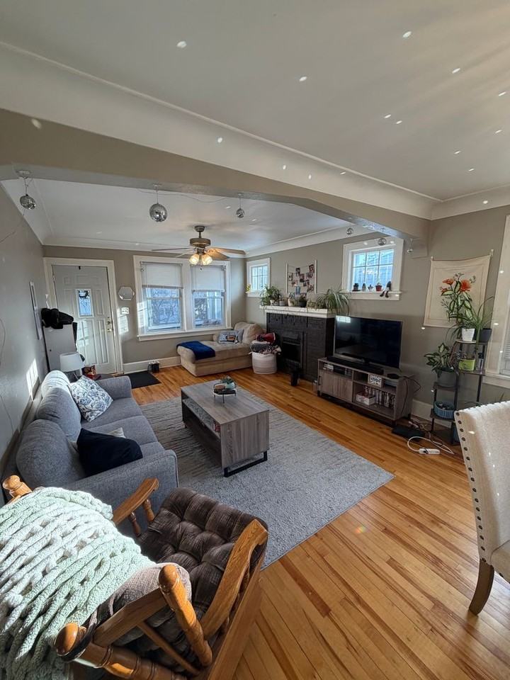 2507 Jefferson St - Photo 5 of 25