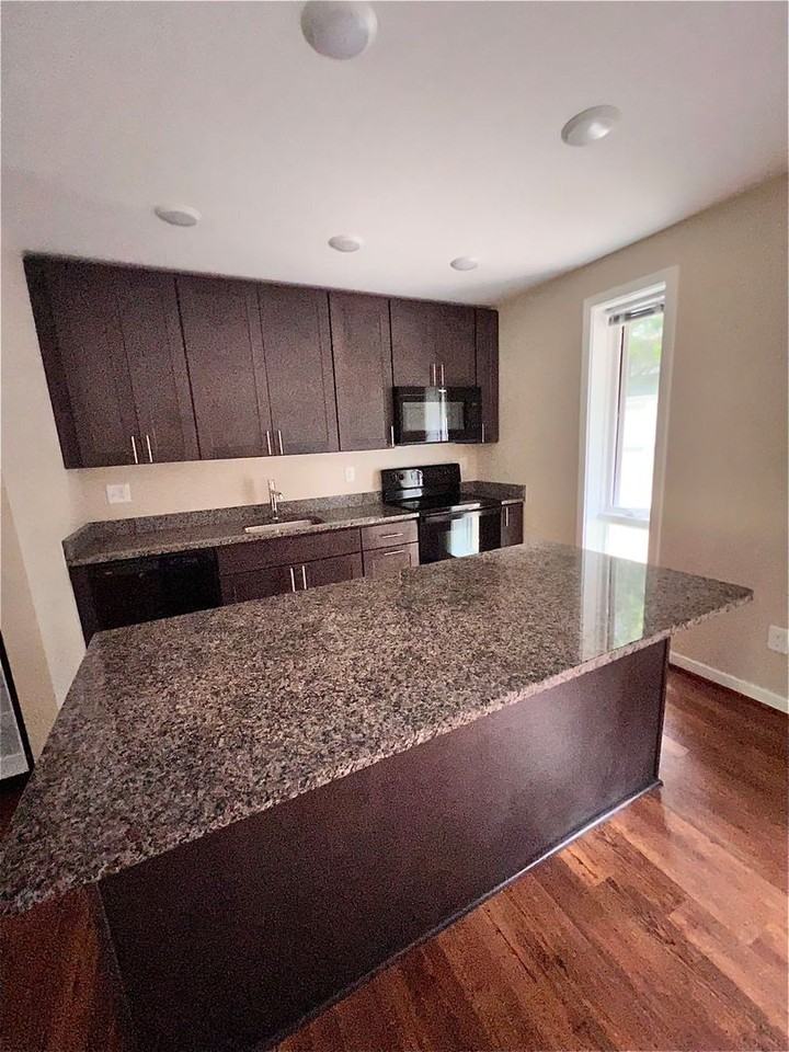 630 Park Lane - Photo 4 of 14