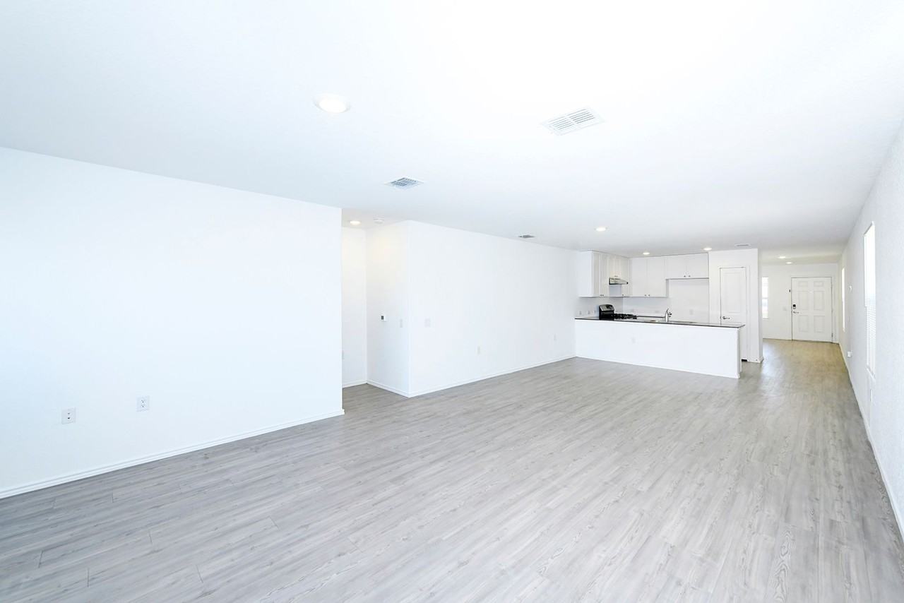 10114 Kersey Ml - Photo 6 of 36