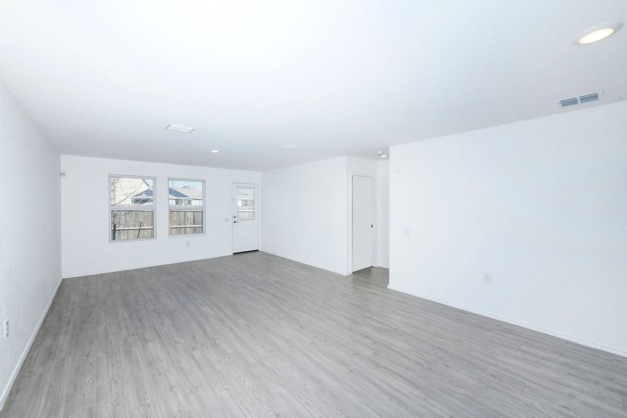 10114 Kersey Ml - Photo 7 of 36