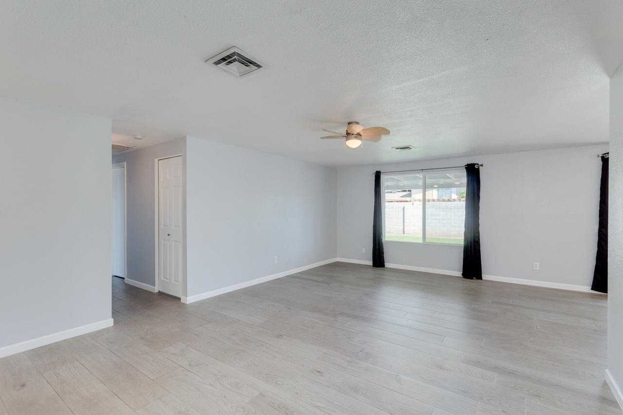 1404 W Colt Rd - Photo 6 of 36