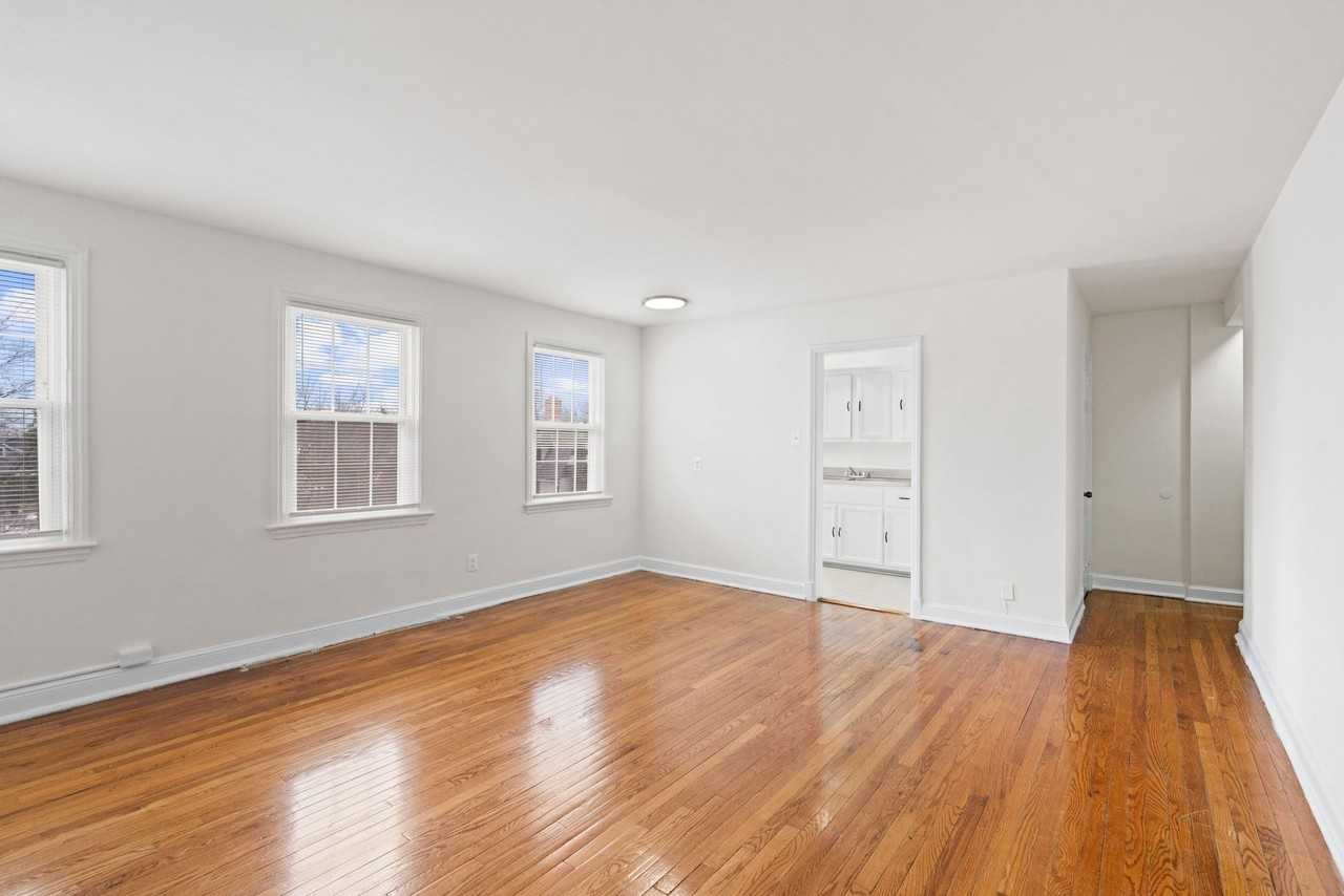 43RD FLATS - Photo 5 of 34