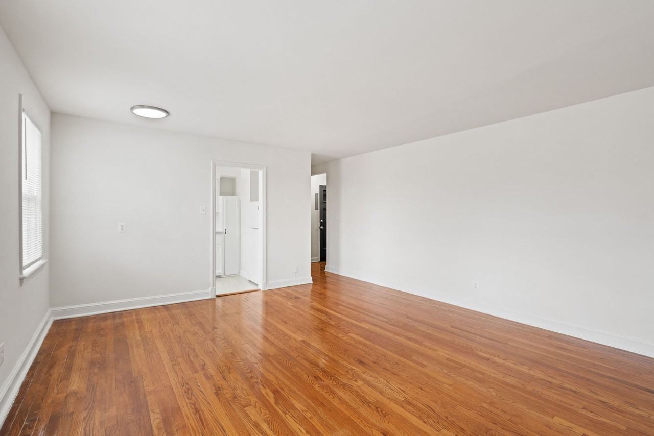 43RD FLATS - Photo 7 of 34
