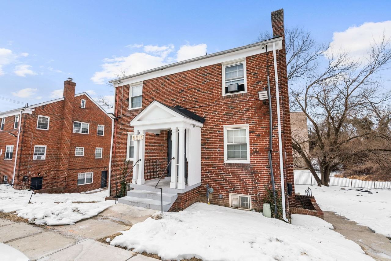 Red Top Flats - Photo 2 of 17