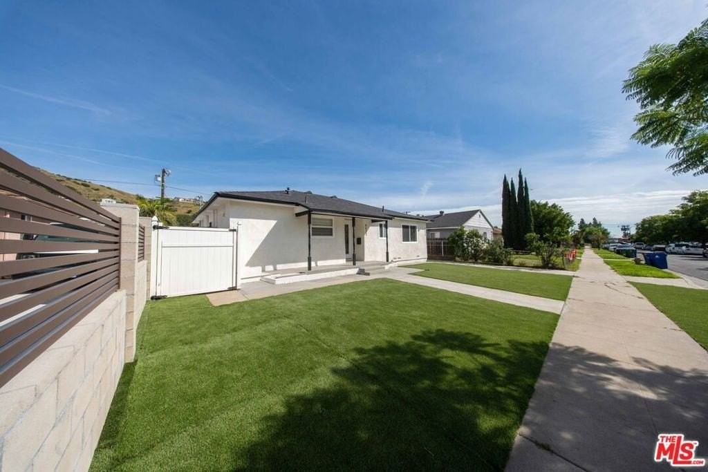 8432 Glenoaks Blvd - Photo 4 of 50