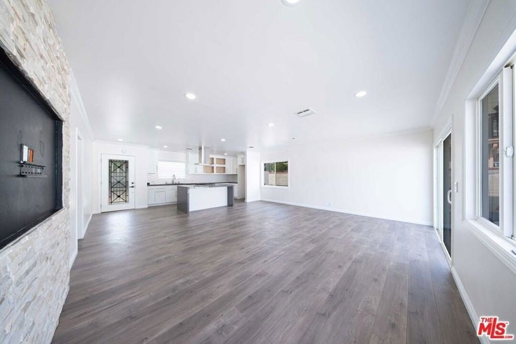 8432 Glenoaks Blvd - Photo 7 of 50