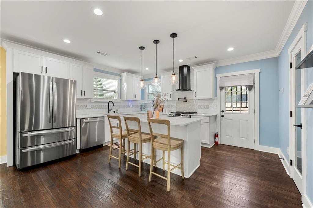 1571 Belmont Ave Sw - Photo 4 of 22