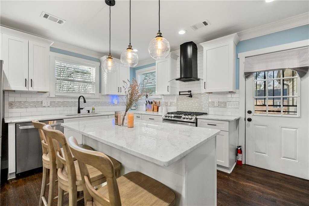 1571 Belmont Ave Sw - Photo 5 of 22