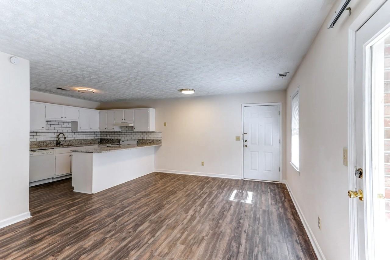 Crown Point Apartments - Photo 4 of 35