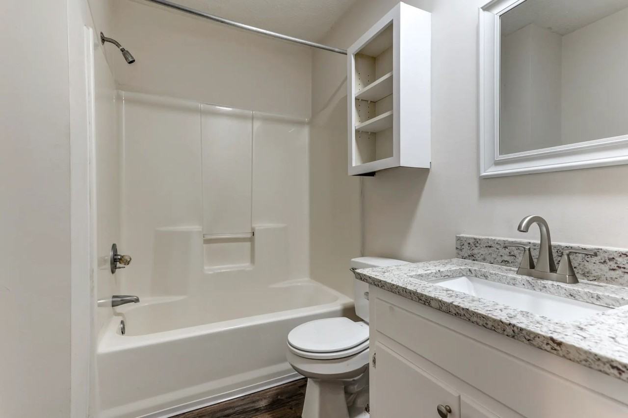 Crown Point Apartments - Photo 6 of 35